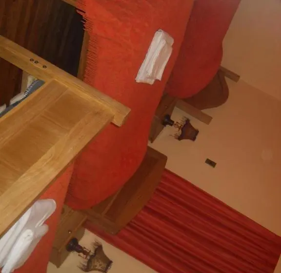 تختخواب در اتاق مشترک, Hostal Isidoros