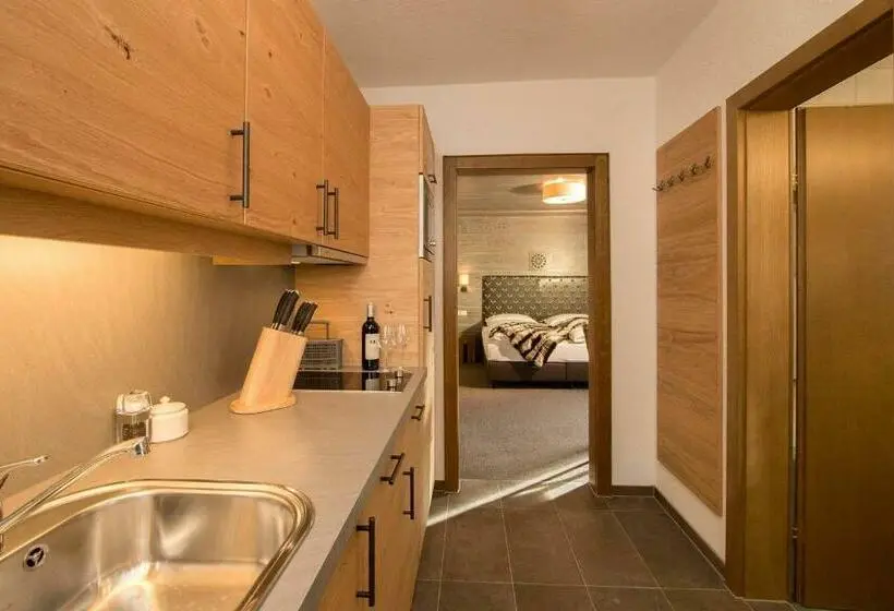 スタンダードスタジオ, Gurglhof Apartmenthaus