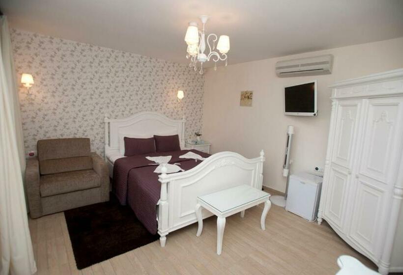 חדר דלוקס, Riva S Club