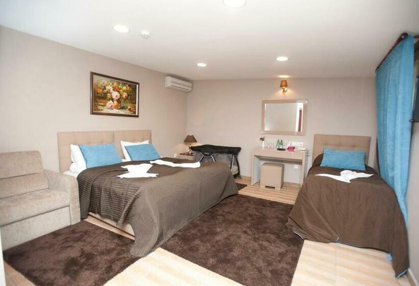 חדר סטנדרט לשלושה, Riva S Club