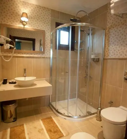 Standard Kolmen Hengen Huone, Riva S Club