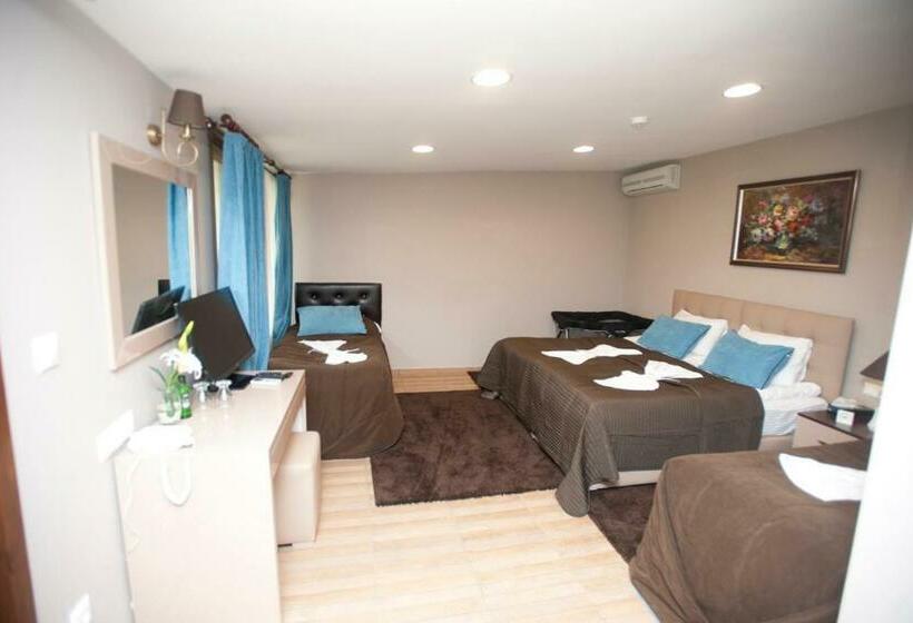 חדר סטנדרט לארבעה, Riva S Club