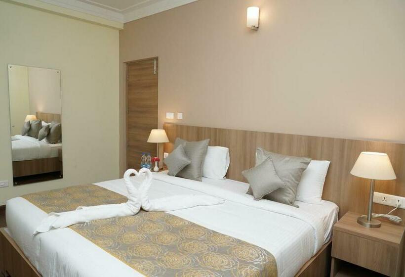Люкс, Starlit Suites Tirupati