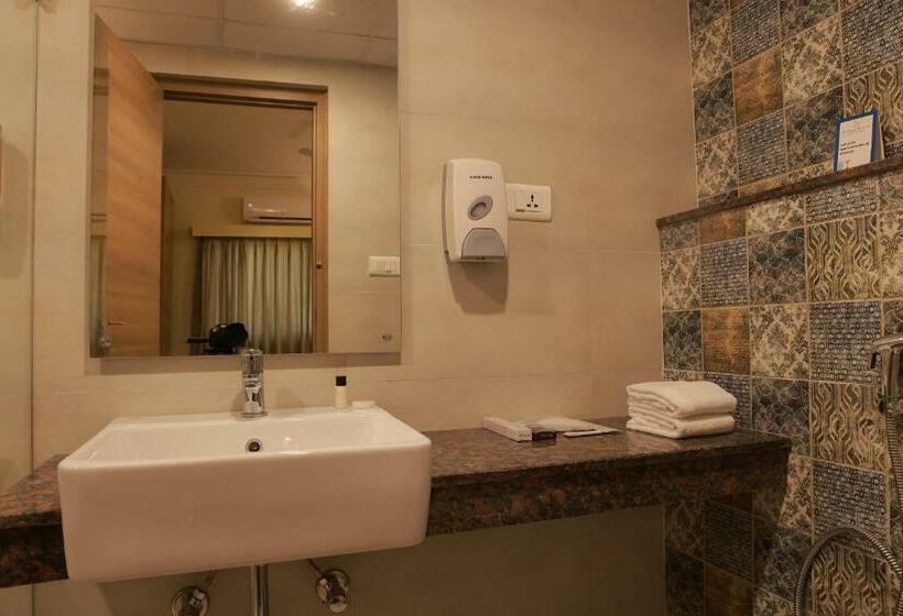 Люкс, Starlit Suites Tirupati