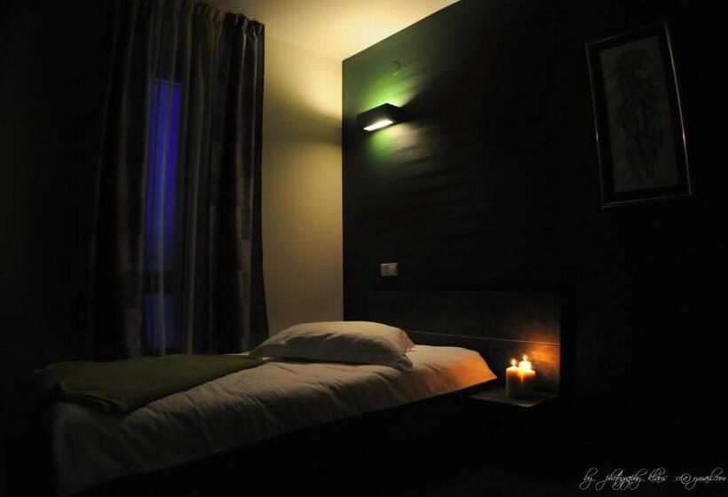 غرفة قياسية فردية, Diafan