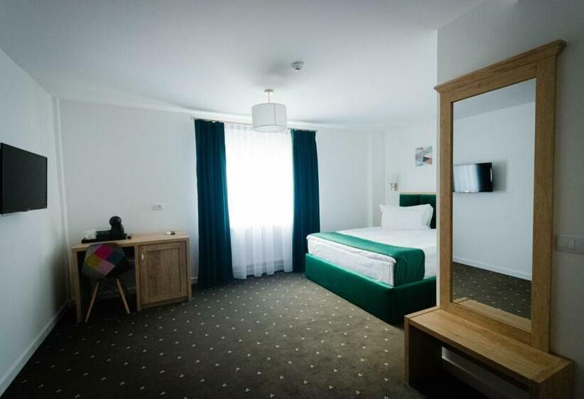 스탠다드 룸, Păunașul Codrilor