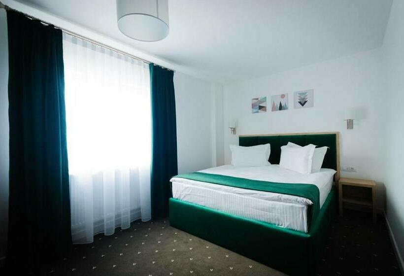 스탠다드 룸, Păunașul Codrilor