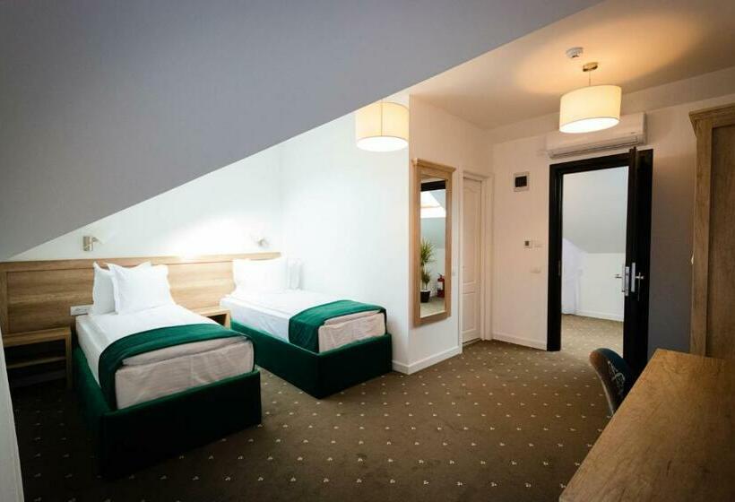 스탠다드 룸, Păunașul Codrilor