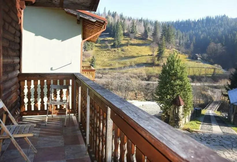 Standard Kolmen Hengen Huone Parveke, лісова казка