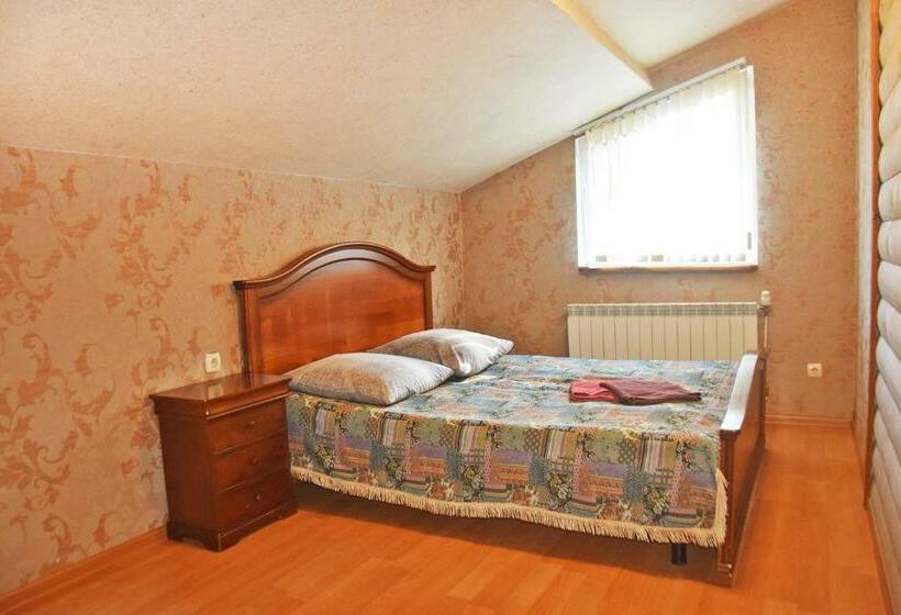 Familie Værelse, лісова казка