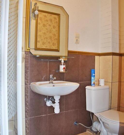 Familie Værelse, лісова казка