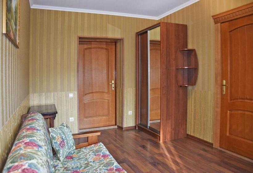 Familie Værelse, лісова казка