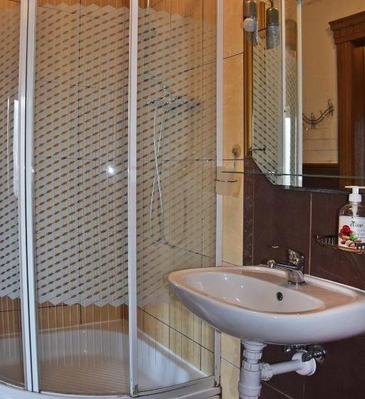 Familie Værelse, лісова казка