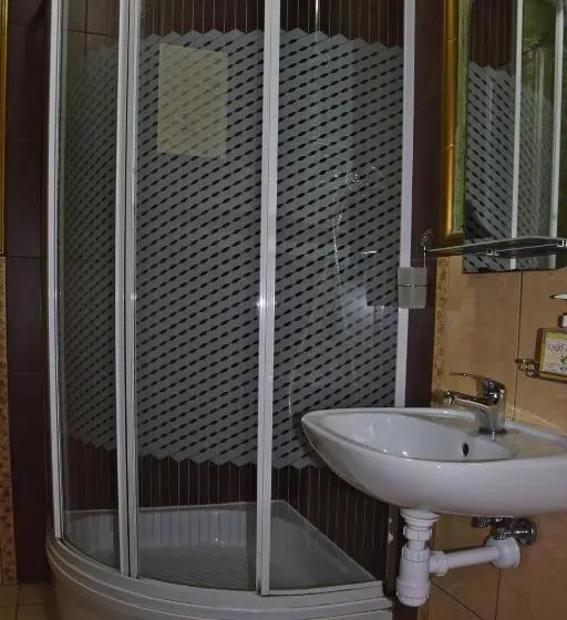 Standard Neljän Hengen Huone Parveke, лісова казка