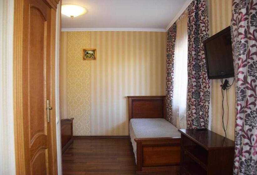 Standard 3 Pers. Værelse m. Balkon, лісова казка