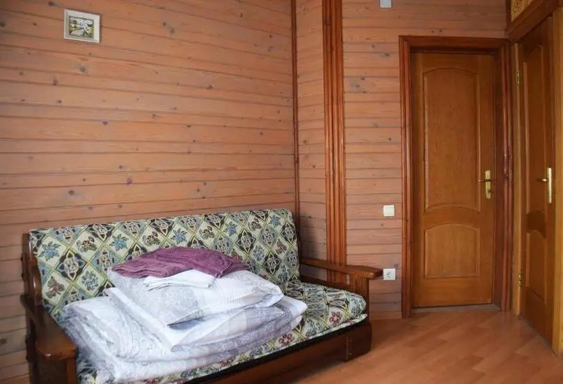 Economy Yhden Hengen Huone, лісова казка