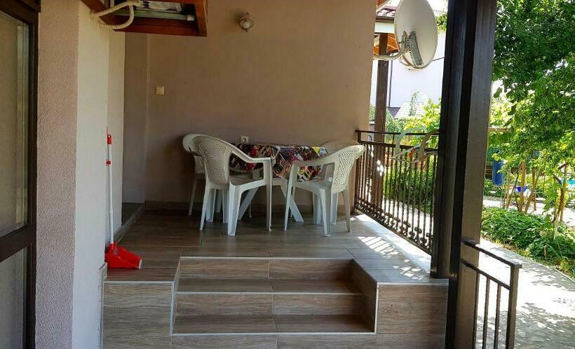 스탠다드 발코니 스튜디오, Black Sea Pearl Complex 1