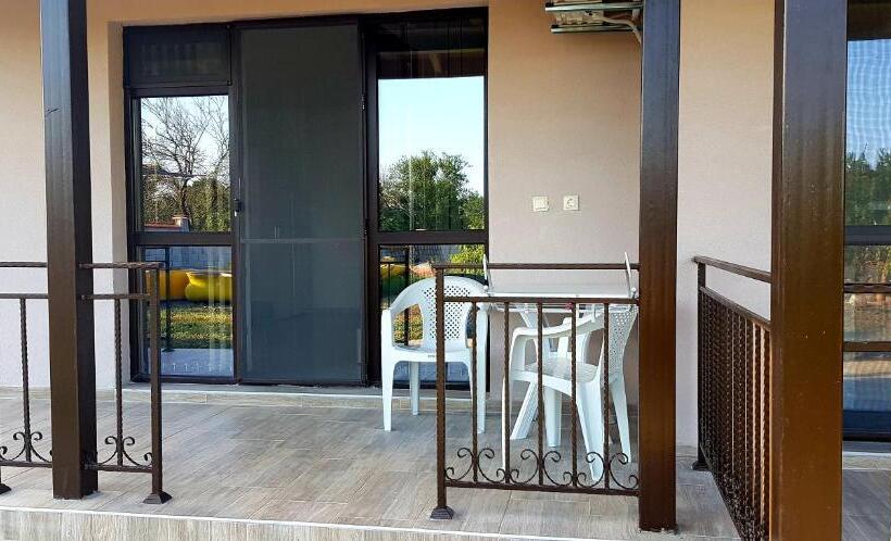 컴포트 트리플 룸, Black Sea Pearl Complex 1