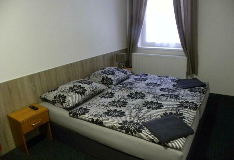 Четырехместный Номер Стандарт, Penzion Karolína