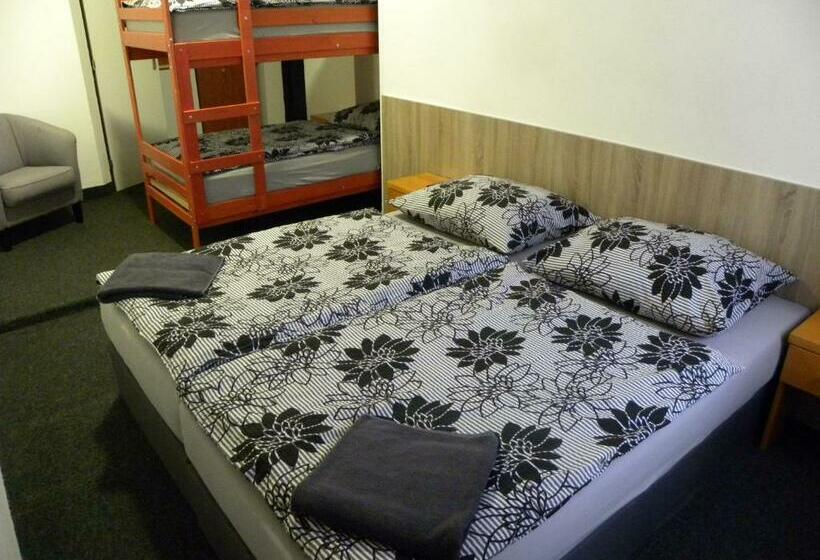 4인용 스탠다드 룸, Penzion Karolína