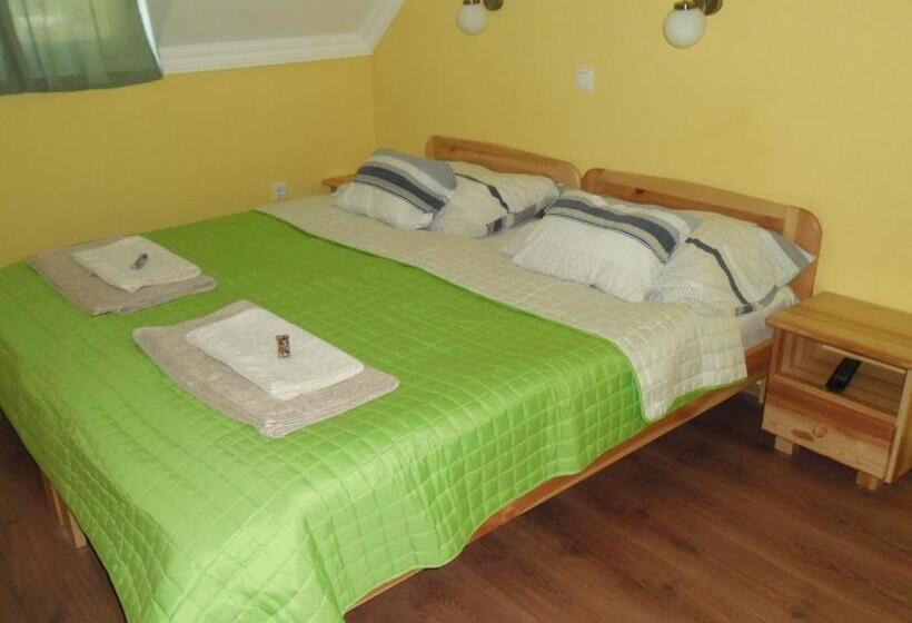 4인용 스탠다드 룸, Attila Vendégház Tápiószentmárton