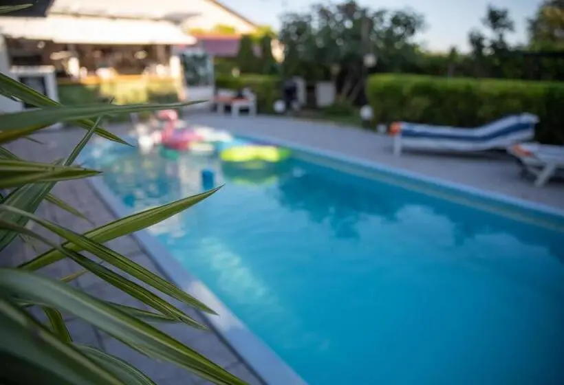 1 Schlafzimmer Villa, Vila Primavera
