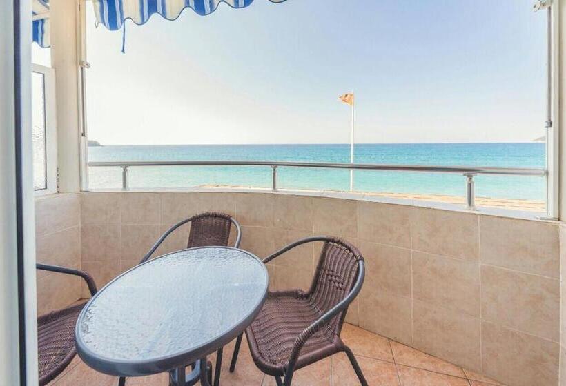 Triple Room Sea View, Villa Barcelona