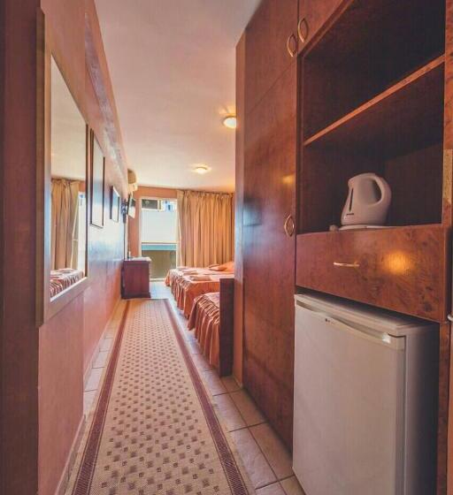 اتاق استاندارد چهار تخته با چشمانداز دریا, Villa Barcelona