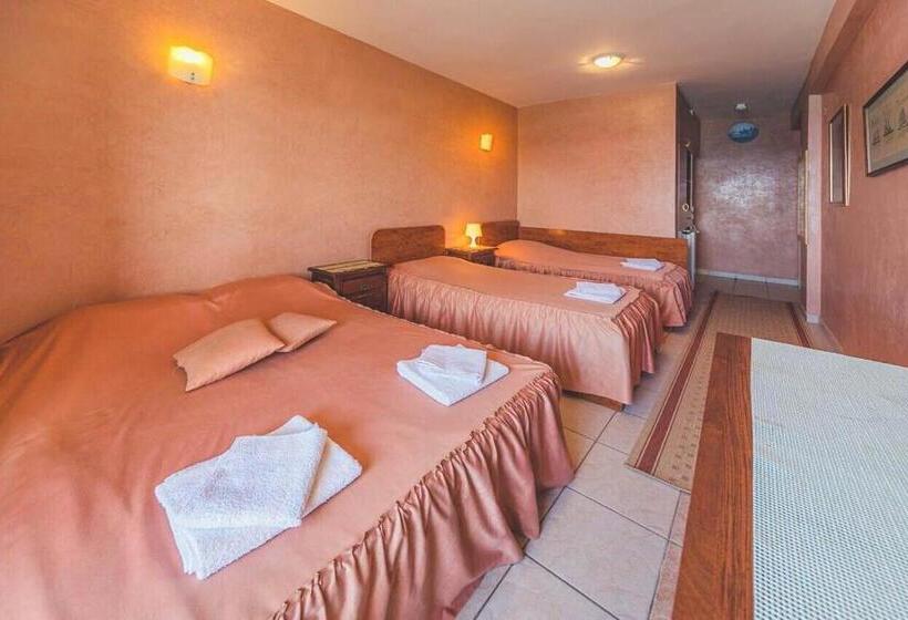 اتاق استاندارد چهار تخته با چشمانداز دریا, Villa Barcelona