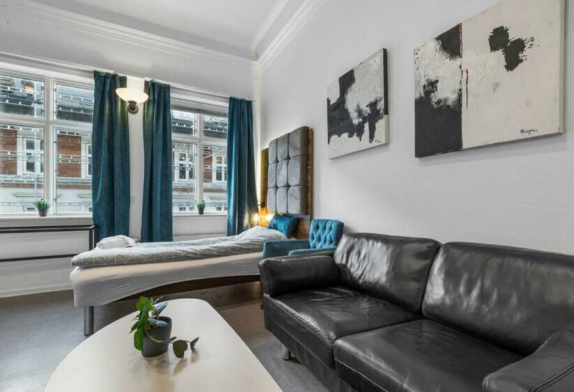 إستديو عائلى, Esbjerg Bb