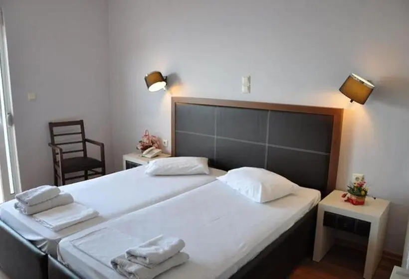 Chambre Classique, Elena