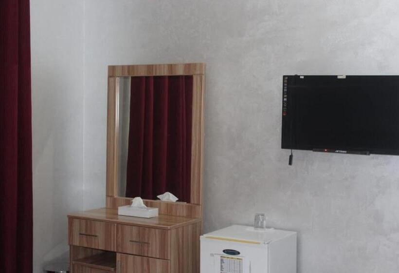 패밀리 룸, Corniche Palace