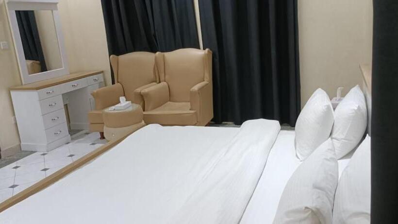 디럭스 패밀리 룸, Corniche Palace