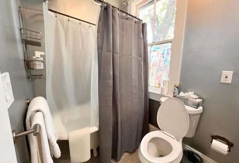 سوییت جونیور با بالکن, 1001 Nights Historic Bed And Breakfast Adults Only