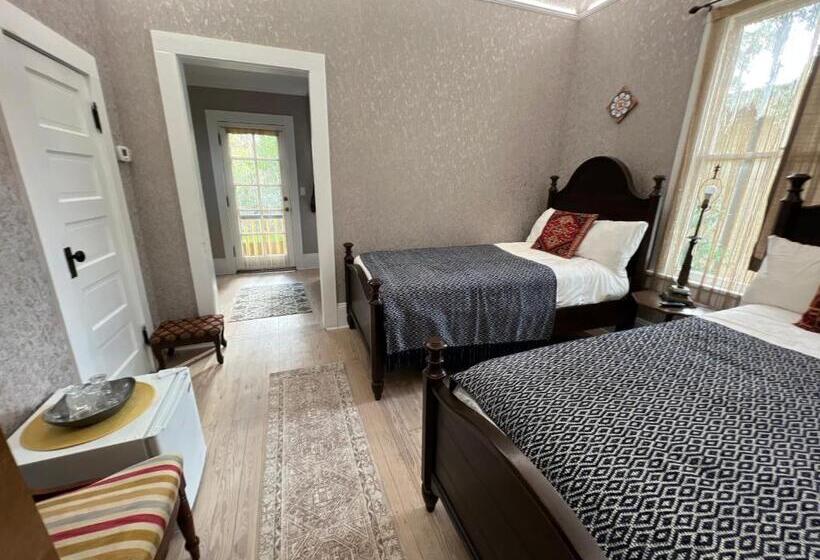 סוויטת ג'וניור עם מרפסת, 1001 Nights Historic Bed And Breakfast Adults Only