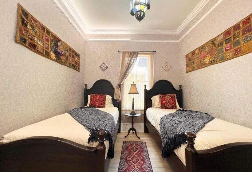 سوییت جونیور با بالکن, 1001 Nights Historic Bed And Breakfast Adults Only