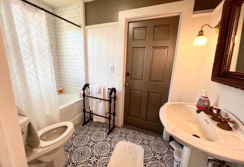 חדר דלוקס עם מרפסת, 1001 Nights Historic Bed And Breakfast Adults Only