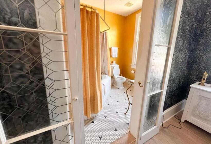 חדר סופריור עם מיטת קינג, 1001 Nights Historic Bed And Breakfast Adults Only