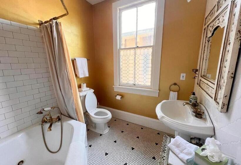 חדר סופריור עם מיטת קינג, 1001 Nights Historic Bed And Breakfast Adults Only