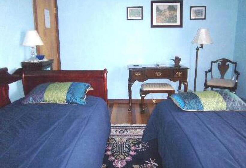 스탠다드 트리플 룸, Coppertoppe Inn & Retreat Center