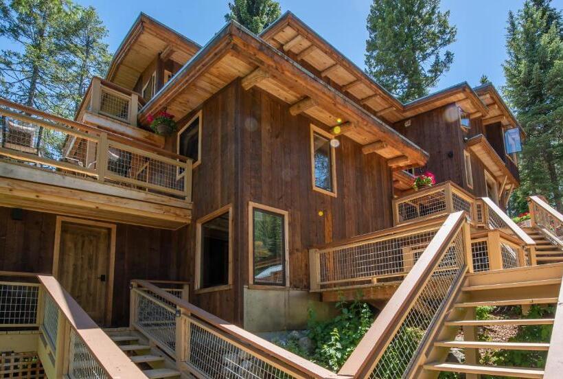 جناح سوبيريور, Jackson Hole Hideout