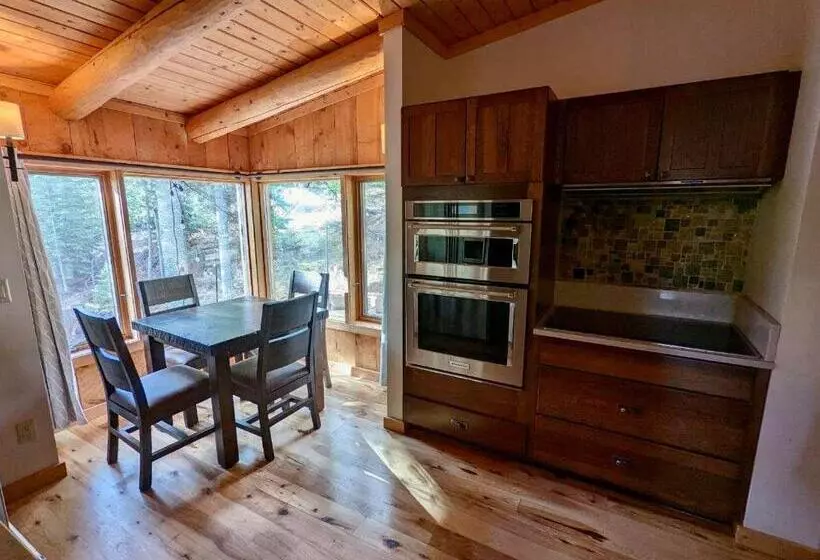 سوییت سوپریور, Jackson Hole Hideout