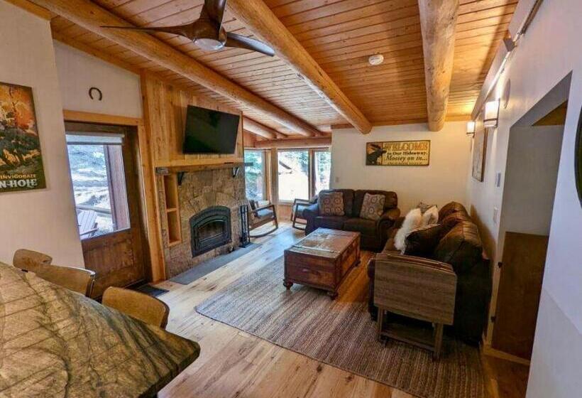 جناح سوبيريور, Jackson Hole Hideout