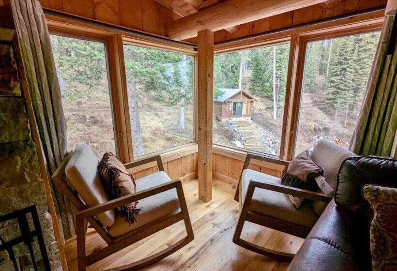 جناح سوبيريور, Jackson Hole Hideout