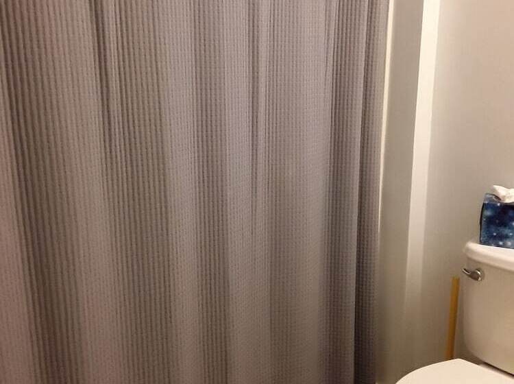 جناح عائلي, Pepper House Inn