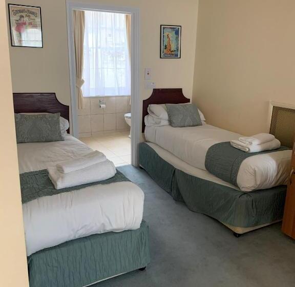 家庭间, Peregrine House