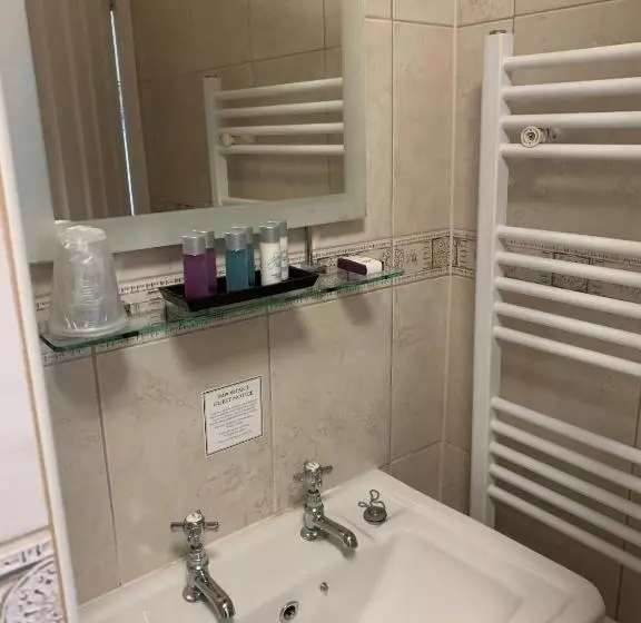 Standard-huone, Peregrine House