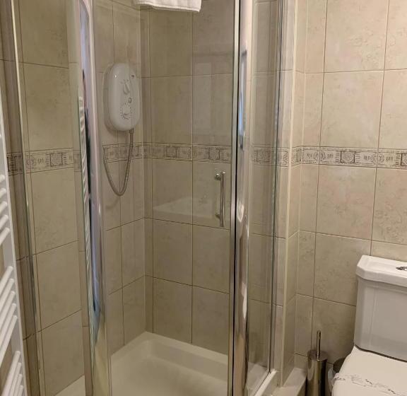 标准单人间, Peregrine House