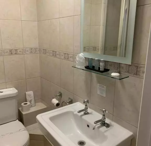 Standard Yhden Hengen Huone, Peregrine House