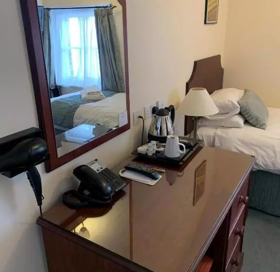 Standard Yhden Hengen Huone, Peregrine House